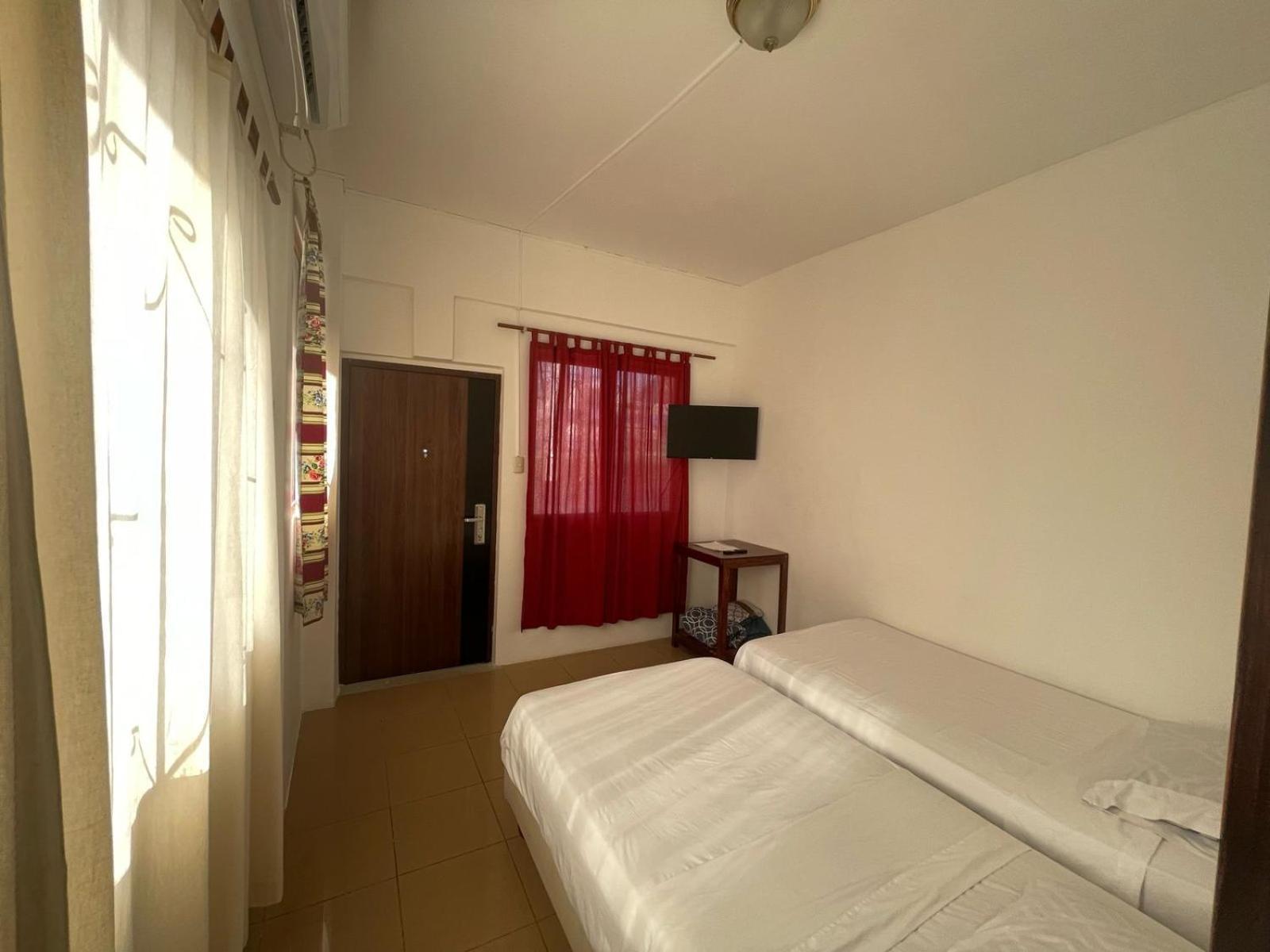 Hotel Casa De Huespedes "Darling" à Puerto Baquerizo Moreno Extérieur photo